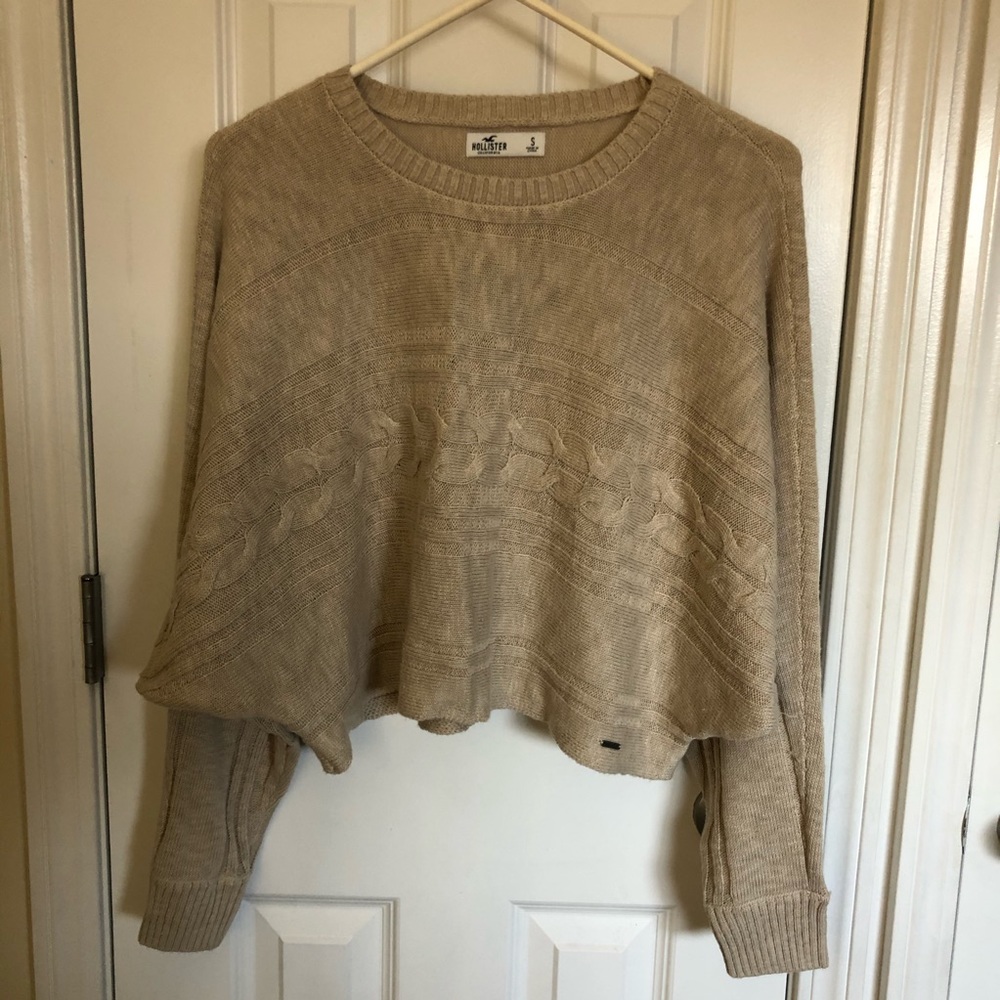 Hollister oversized cropped cable sweater